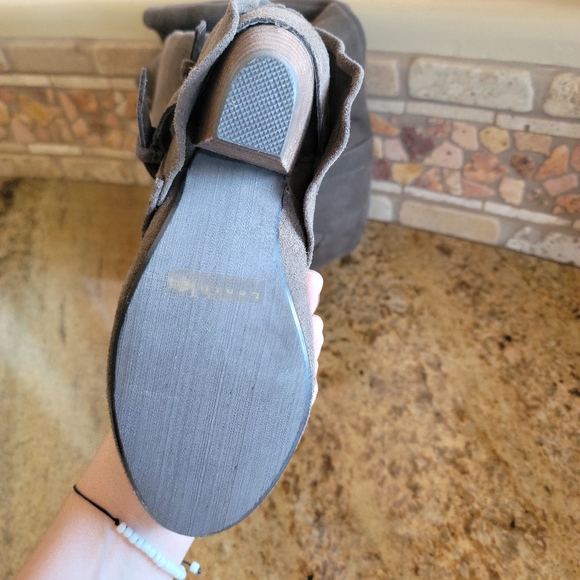 Boots - Picture 3 of 5